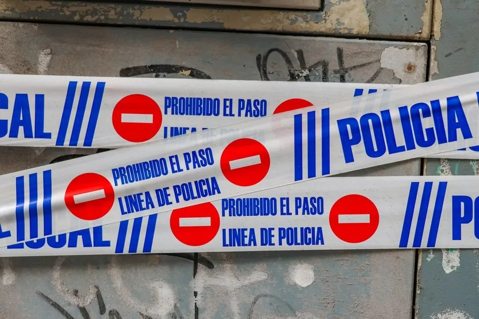 Autónomo rellenando el modelo 303 paso a paso en su ordenador para evitar errores en la declaración de IVA trimestral