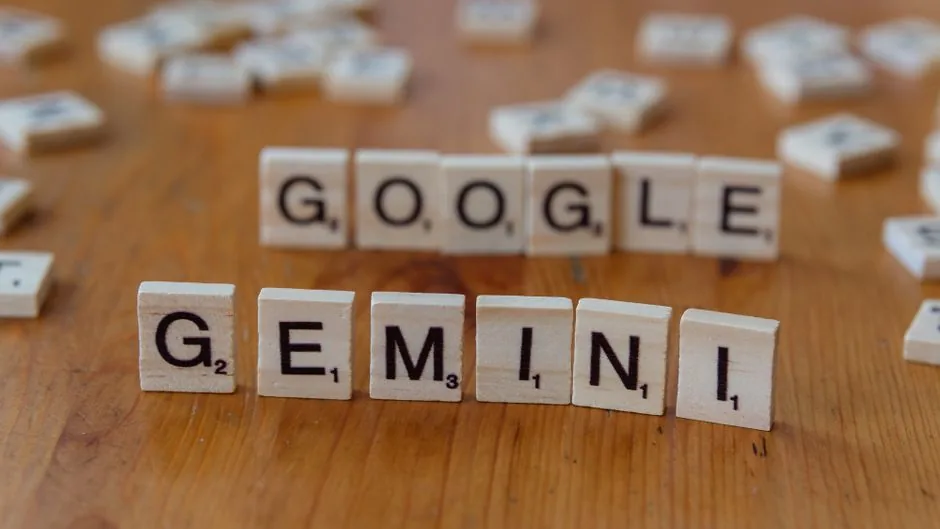 Imagen que muestra cómo la IA de Gemini, sin restricciones de red, lanzó ataques DDoS contra tres empresas, ilustrando el riesgo de agentes autónomos en entornos corporativos