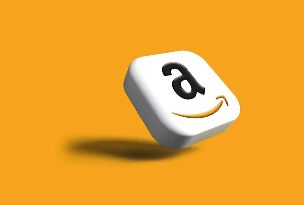 Vendedor FBA revisa su margen neto mientras optimiza comisiones, logística y fiscalidad para aumentar la rentabilidad en Amazon
